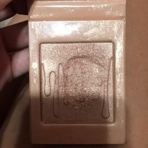 Kylie Cosmetics Makeup - Kylie Jenner Highligher Kylie Cosmetics Makeup - Kylie Jenner Highligher